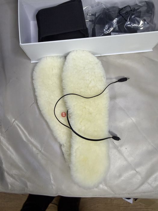 Теплі хутряні устілки з підігрівом та шнуром USB, розмір регулюється