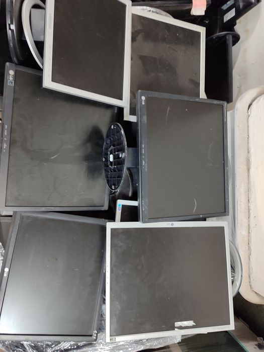 монітори плоскі Samsung LG