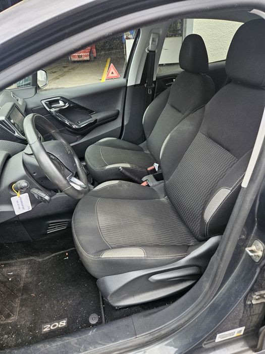Peugeot 208 STYLE 1.2 VTi de 2017 para peças
