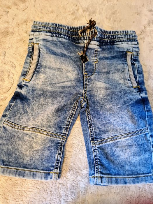 Wygodne elastyczne szorty jeansowe ovs