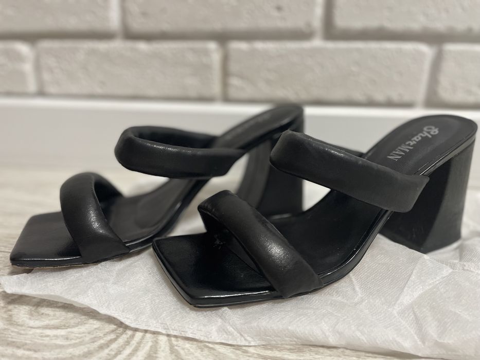 Шкіряні босоніжки