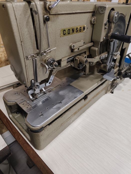 Máquina de casear e máquina de pregar botões