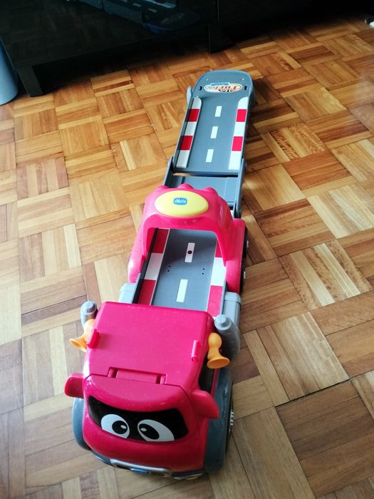 Camião/ pista/ garagem de carrinhos Chicco