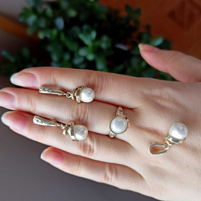 Серебряный набор с жемчугом и золотыми пластинами