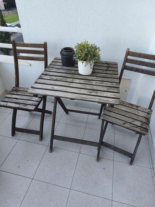 Mesa e 2 cadeiras madeira