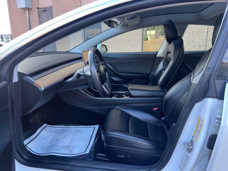 Tesla Model 3      2020