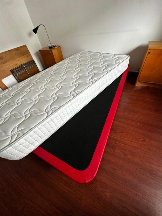 Cama com colchão (corpo e meio)