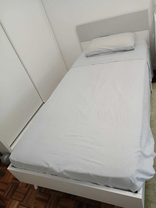 Vendo 2 camas e 1 cómoda