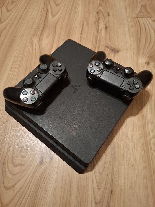 Konsola ps4 slim