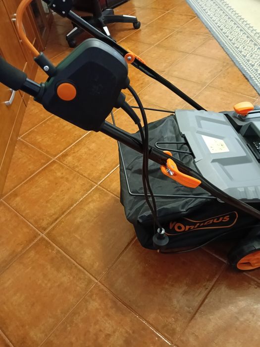 Escova elétrica para relva artificial