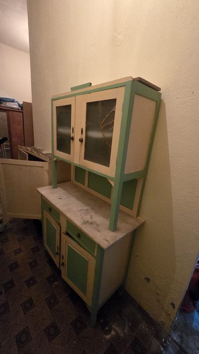 Móvel antigo para recuperar