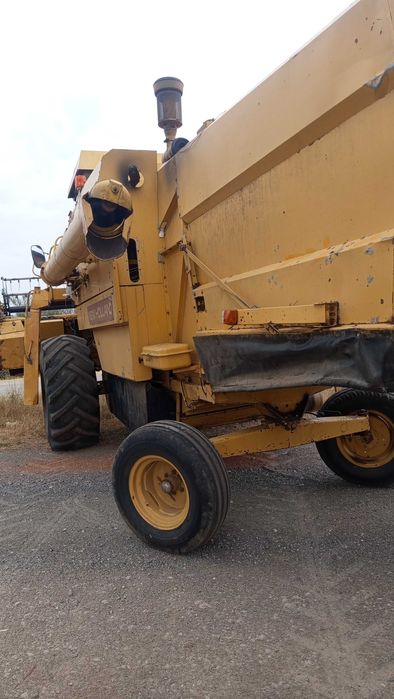 Ceifeira debulhadora New Holland 8040