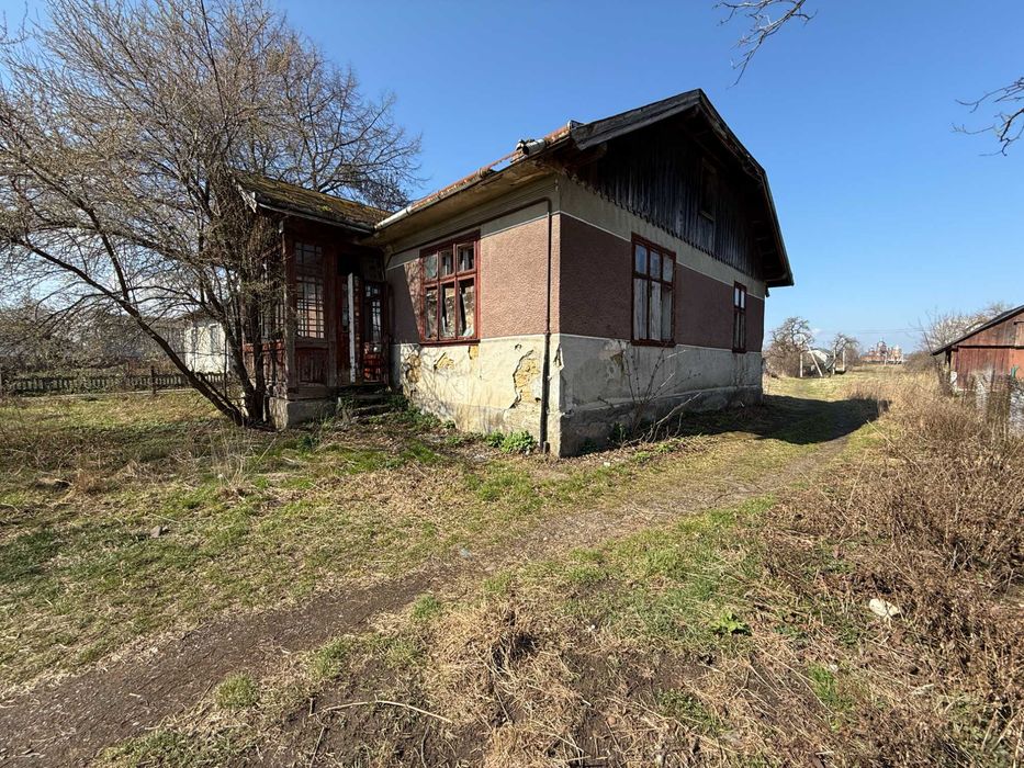 Ділянки 24 сот.землі та будинку  по вул. Шашкевича 150 у с. Дуліби