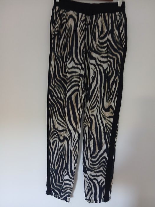 Roupa diversa como nova