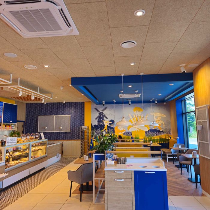 Sufit podwieszany kasetonowy modułowy Heradesign wióry drzewny Hera