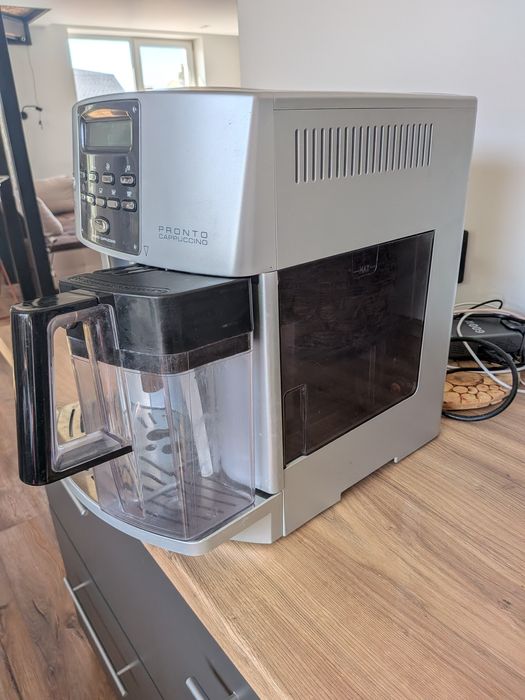 Кавоварка Кавомашина, кофемашина DeLonghi Magnifica Elegance