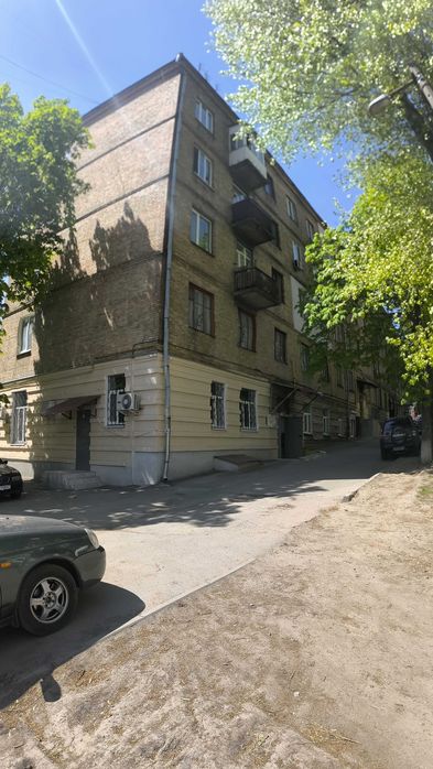 Продам кімнату у Голосіївському р-ні, ст.м. "Деміївська"…