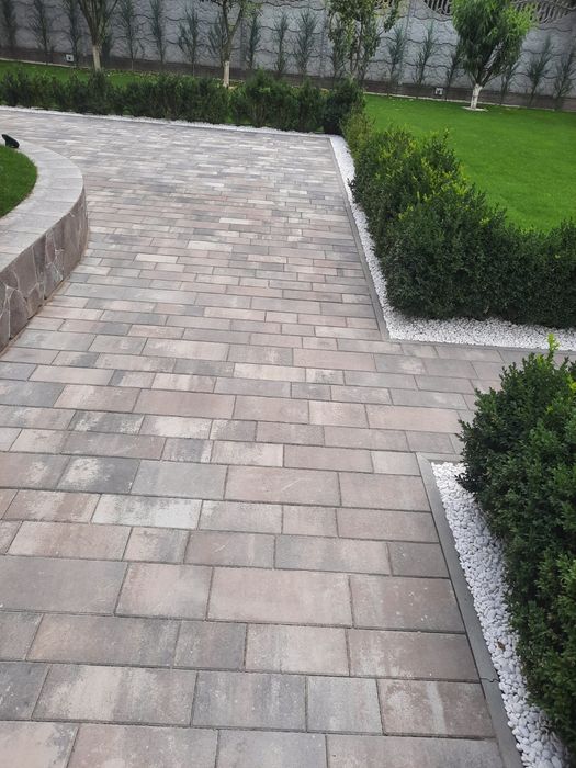 układanie kostki Warszawa - Usługi 
Usługi brukarsk