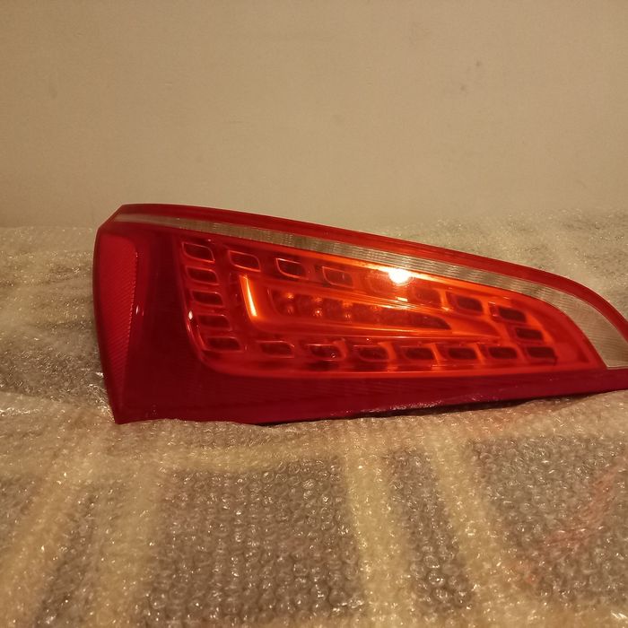 задній  лівий  ліхтарь  америка