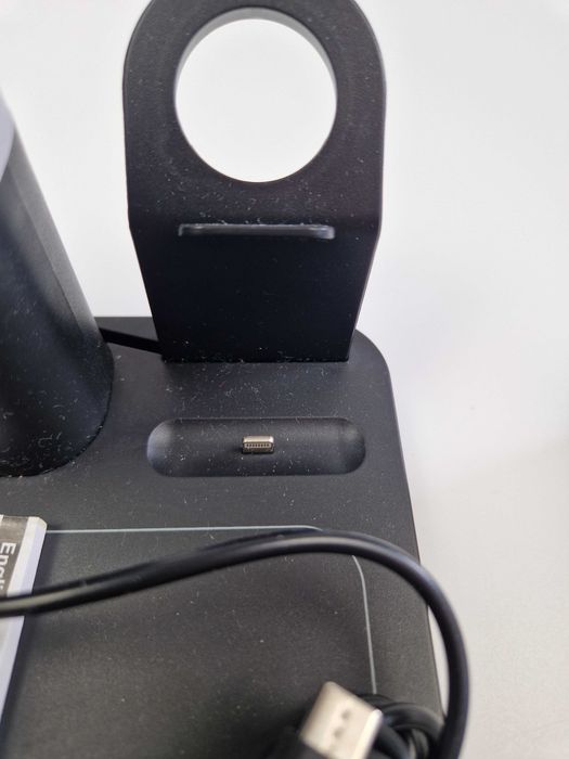 stacja ładująca ładowarka bezprzewodowa 5w1 budzik lampka czarna