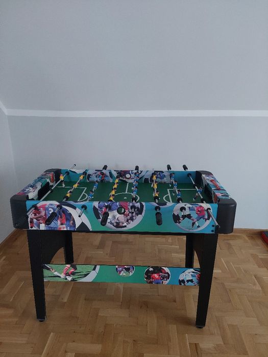 Stół z piłkarzykami