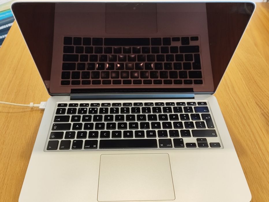 MacBook Pro 13” 2015 i5 8GB 128GB SSD + carregador original + Magic Mouse