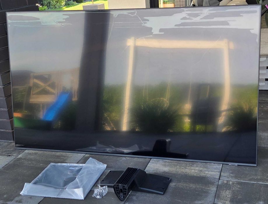 Uszkodzony telewizor Samsung QLED uszkodzona matryca na części 65 cali QE65Q77AAT + podstawa stojak