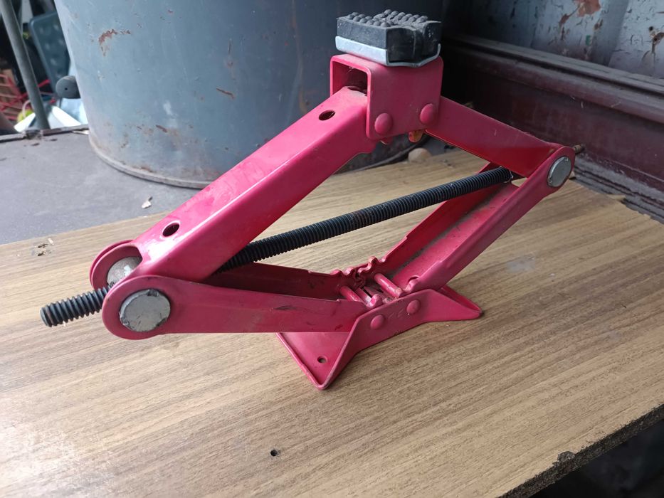 Домкрат механічний, ромбовий 1 т