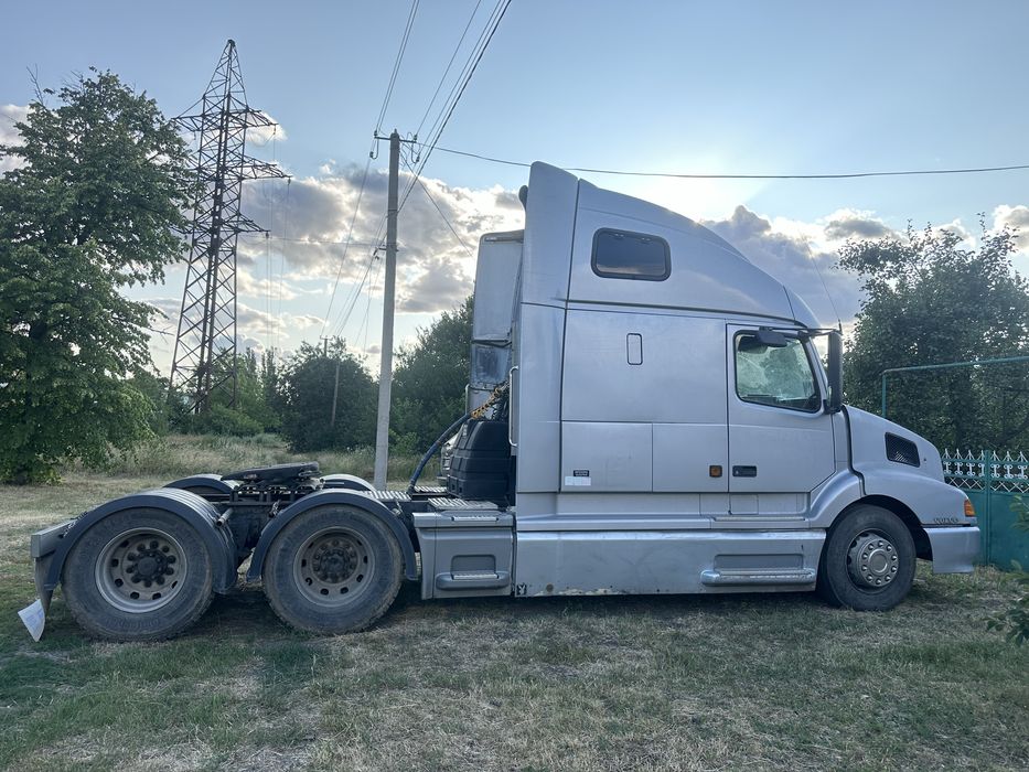 Тягач VOLVO VNL 660 2002р