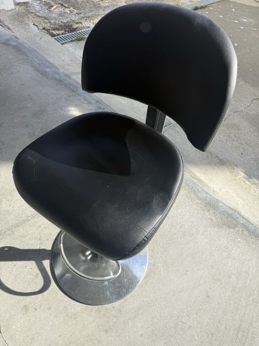 Bancos em napa preto ( preço para desocupar)