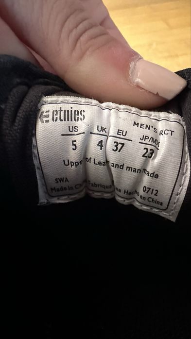 Tenis etnies como novos