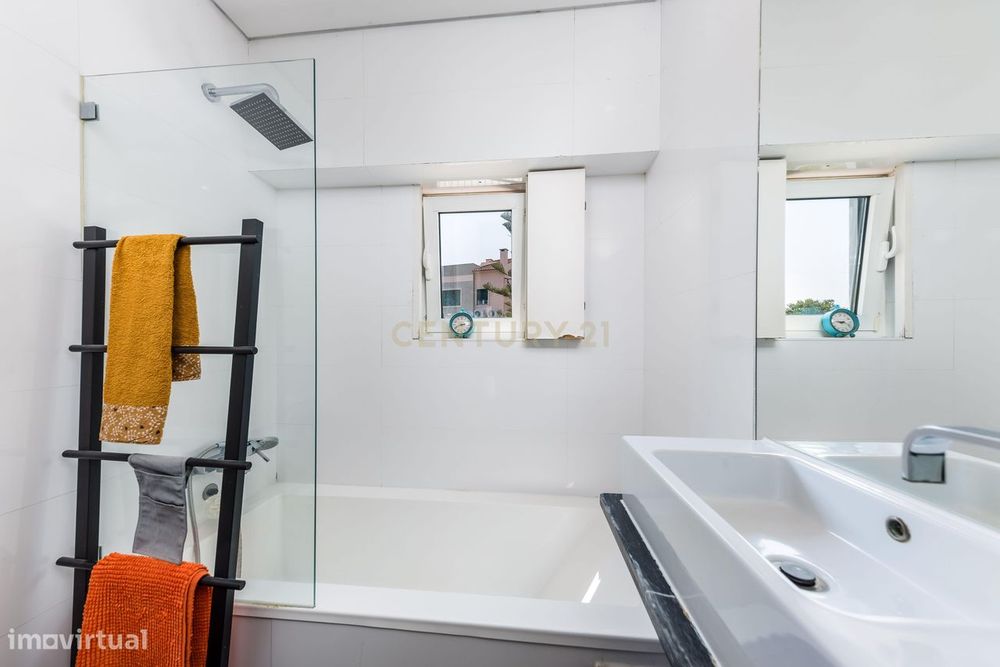 Moradia T2 Renovada com Jardim, Cave e Terraço | Viva o melhor de Belé
