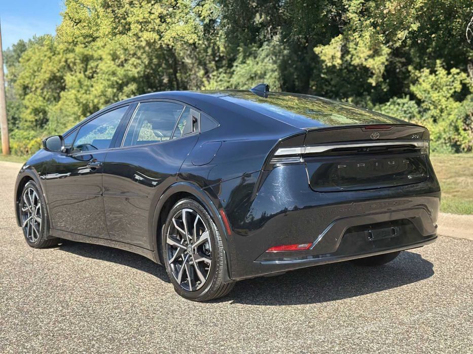 Toyota Prius Prime      2024