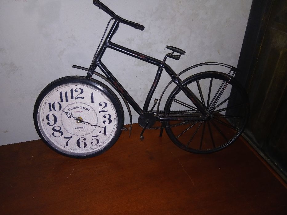 Bicicleta com relógios  por 10 €