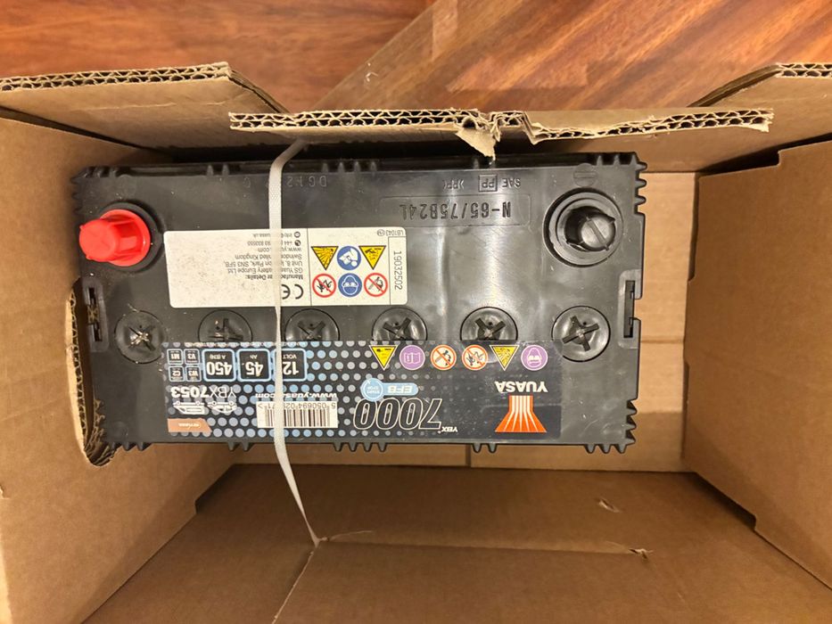Bateria de partida YUASA YBX7053 (nova sem uso)