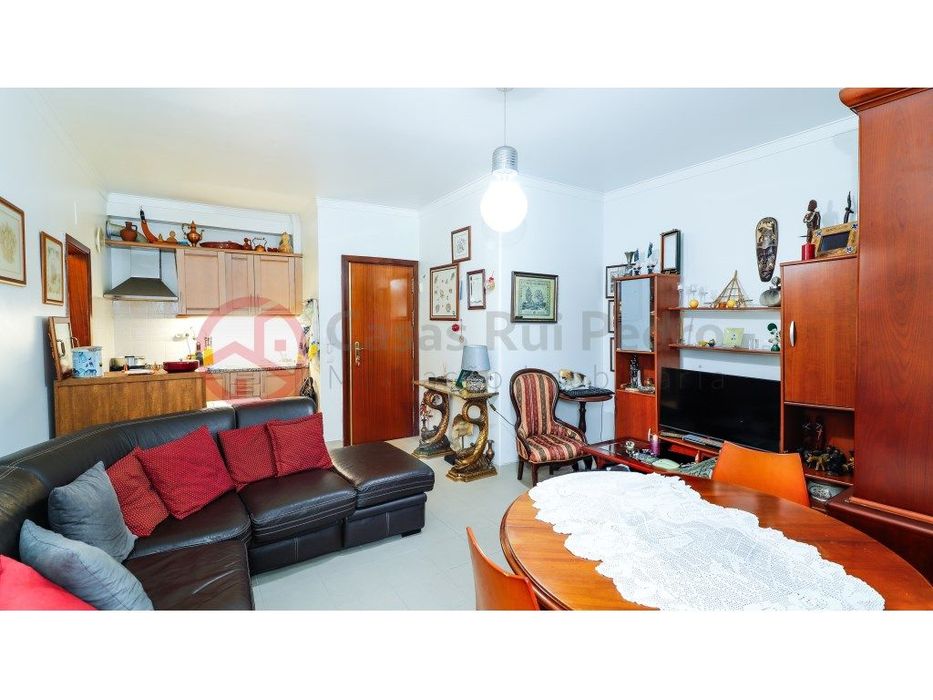 Apartamento T1 num prédio com elevador no Feijó, Almada