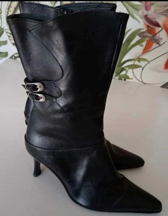 Botins Pretos em Pele