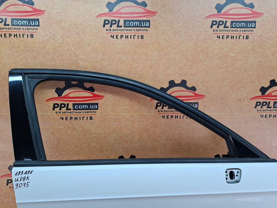 Audi A3 8V 2012-2020 5D HB Дверь передняя правая уплотнитель