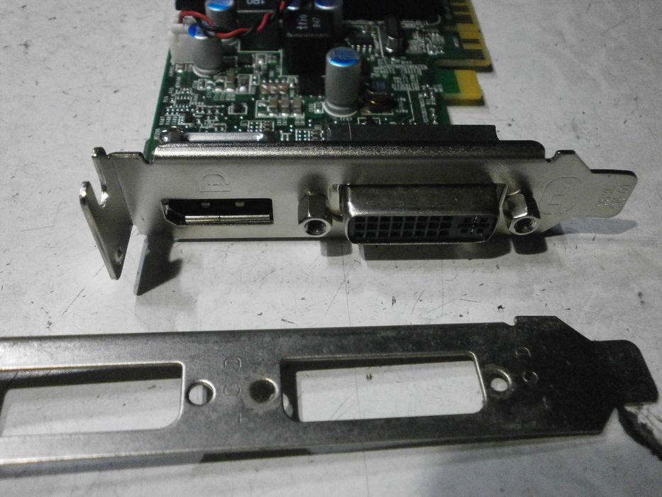 AMD Radeon R5 430 2gb DDR5  R7 350x 4Gb