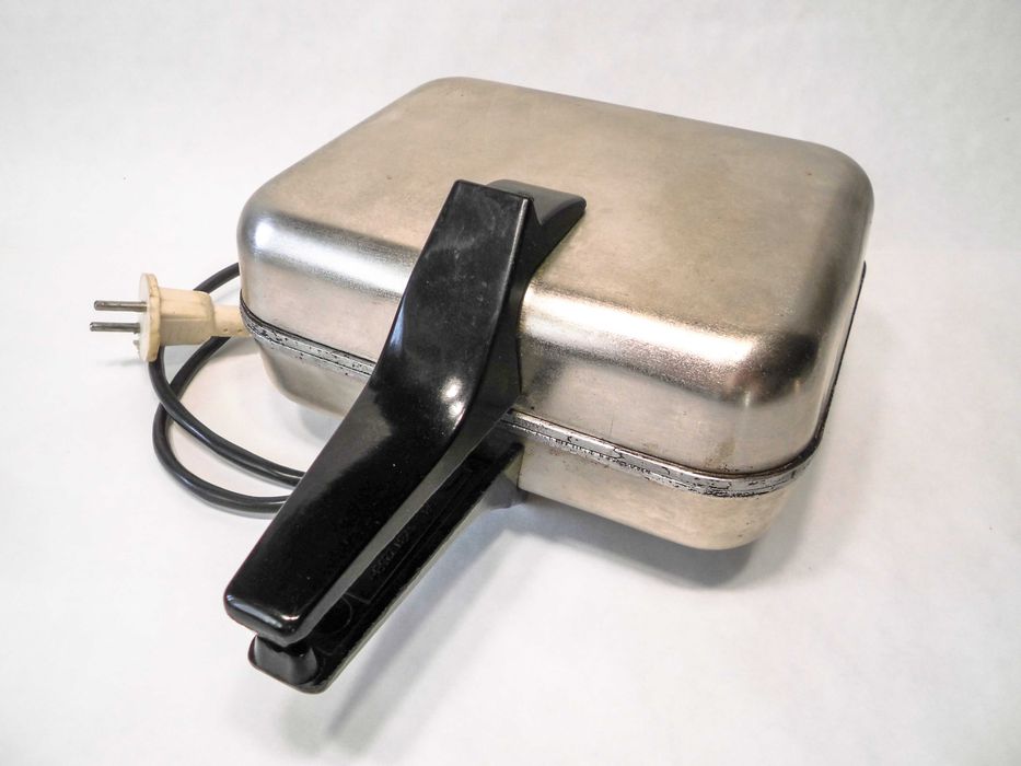 Электровафельница Ласунка ЕВ-1220