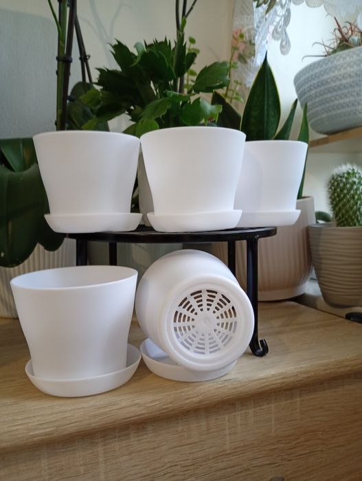 Doniczki białe plastikowe nowe