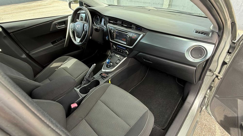 Toyota Auris hybrid 1.8