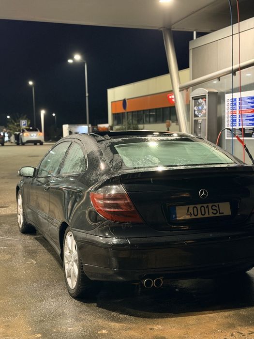 Mercedes-Benz C220 Sport Coupé 2001 – Preço fixo!