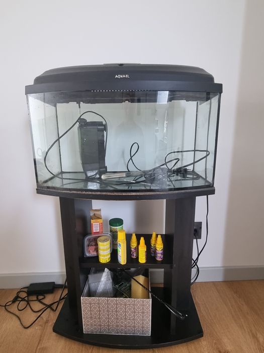 Akwarium Aquael 60 l z szafką i akcesoriami – pęknięte dno