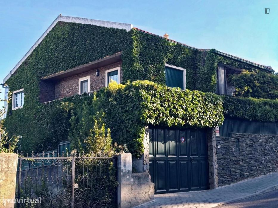 Quarto - localizado em Charneca da Caparica Lisbon