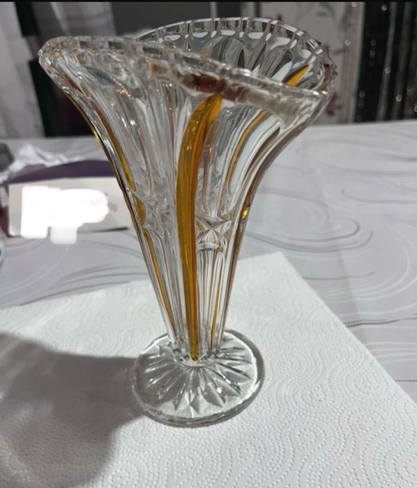 wazon Art Deco z bursztynowym szlifem