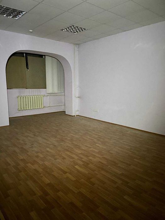 Продається приміщення магазину разом з 3-к квартирою, район Сєдова.