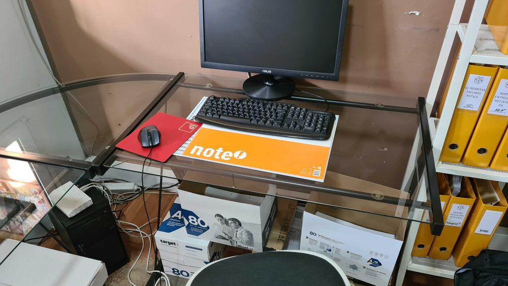 Secretária de canto