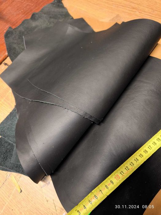 Skóra bydlęca w kawałkach użytkowych, Skóra meblowa czarna, 1 kg