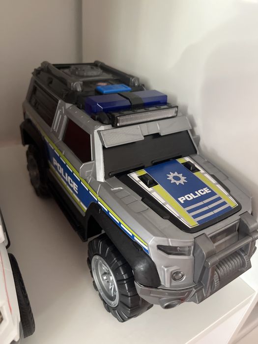 Carros de crianca policia e ambulancia